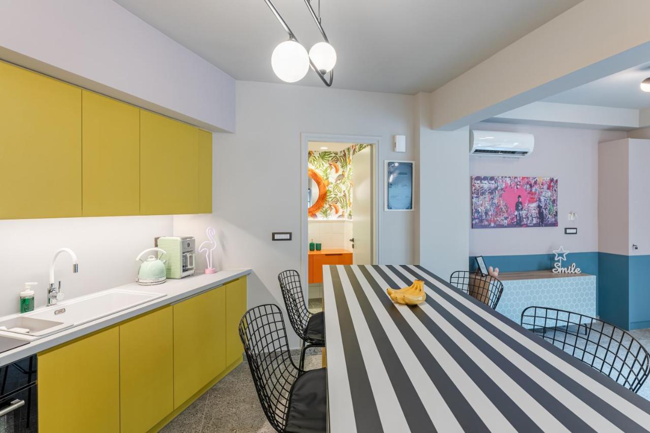 Pop Art Homm In Groovy Koukaki Apartment Athens Exterior photo